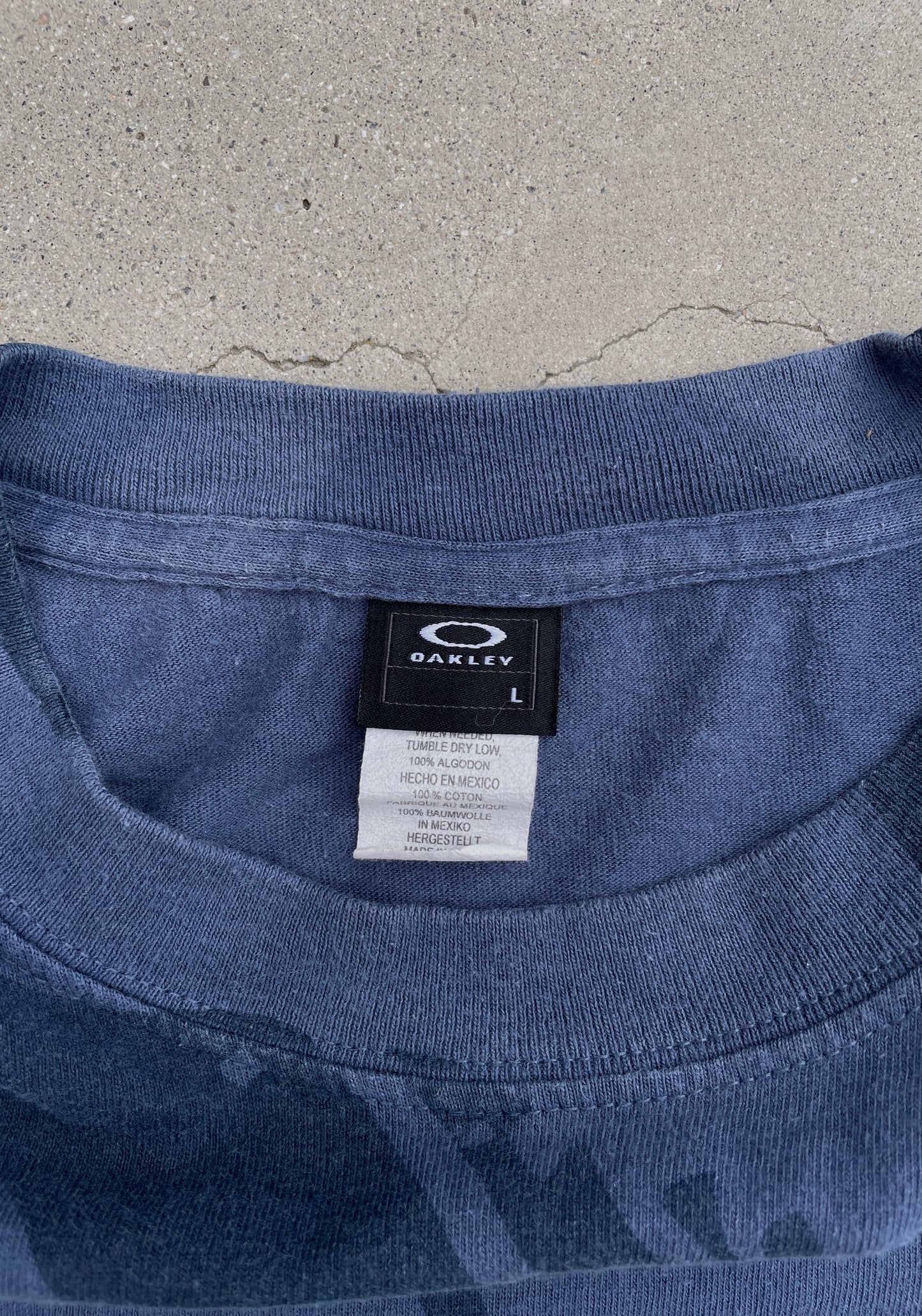 OAKLEY FADED GRAY AND GREEN TEE - 2000S